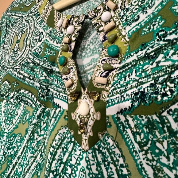 Susan Graver Liquid Knit printed tunic.  Shades of green with white throughout. - Picture 4 of 12